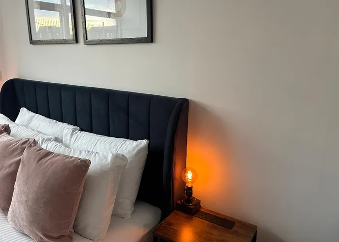 Apt, Free Parking, Business, Couples & Families